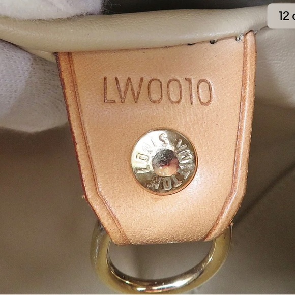 Retails $1600 - Authentic Louis Vuitton Houston Beige Vernis Tote Bag - Picture 12 of 14